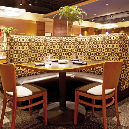 Holiday Inn Hotel & Suites Bloomington Airport By Ihg Dış mekan fotoğraf