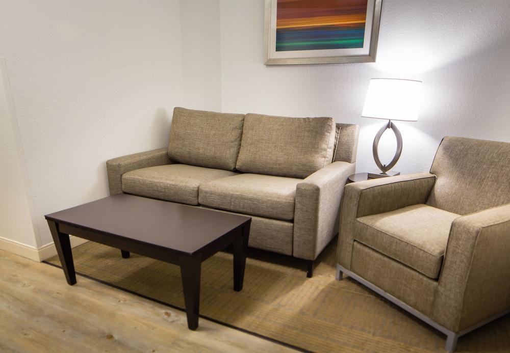 Holiday Inn Hotel & Suites Bloomington Airport By Ihg Dış mekan fotoğraf