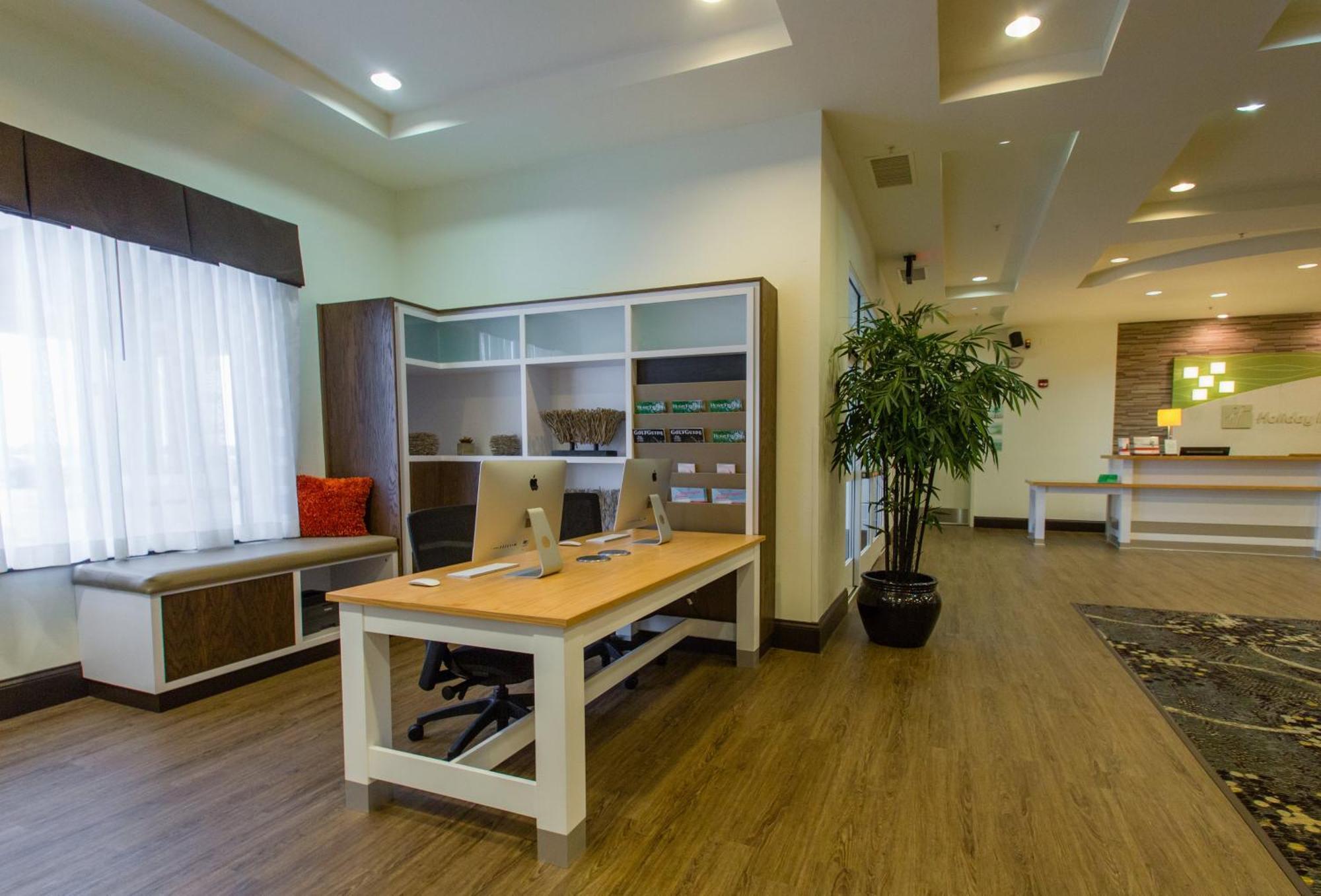 Holiday Inn Hotel & Suites Bloomington Airport By Ihg Dış mekan fotoğraf